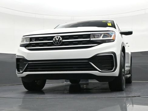 Used 2020 Volkswagen Atlas Cross Sport SE w/ Panoramic Sunroof Package image 35