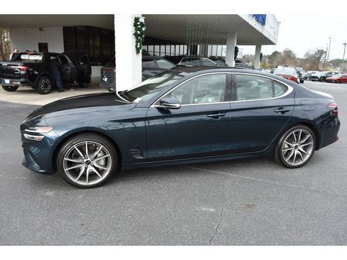 Used 2025 Genesis G70 2.5T image 2