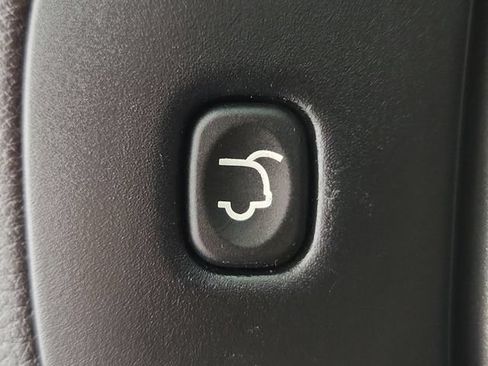 Used 2018 Jeep Cherokee Limited w/ High Altitude Package AWD/4WD image 34