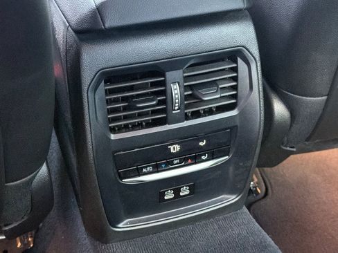 Used 2024 BMW 330i Sedan w/ Premium Package image 16