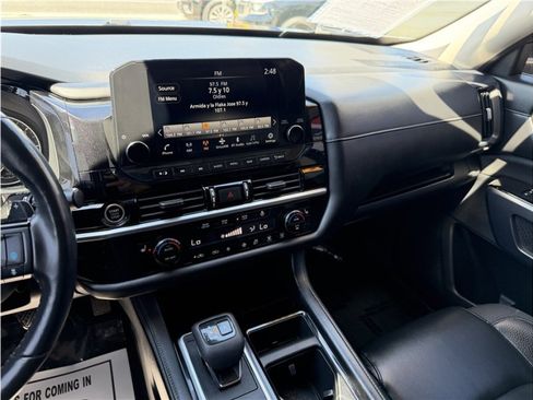 Used 2022 Nissan Pathfinder SL FWD image 43