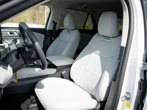 New 2026 Ford Explorer Platinum AWD/4WD image 25