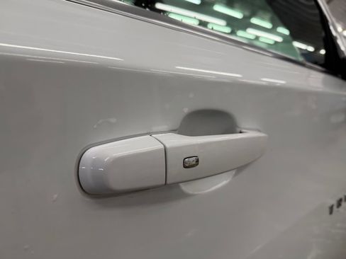 Used 2020 Chevrolet Traverse LT w/ Driver Confidence II Package image 17