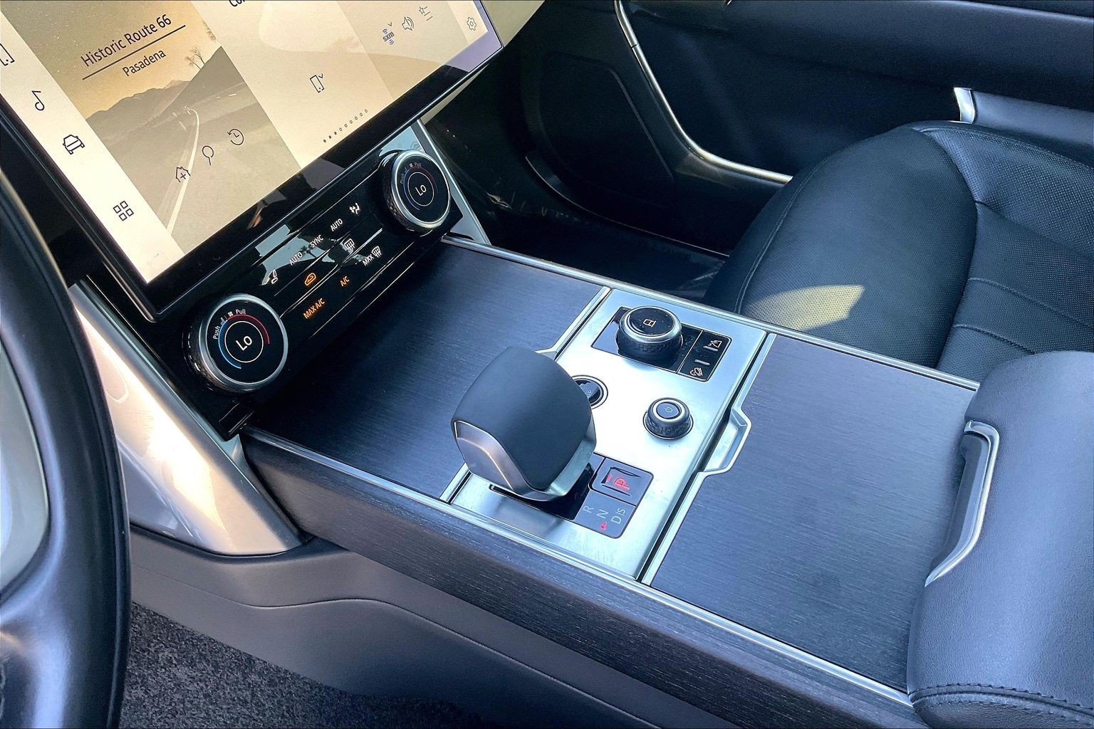 Used 2023 Land Rover Range Rover SE AWD/4WD image 16