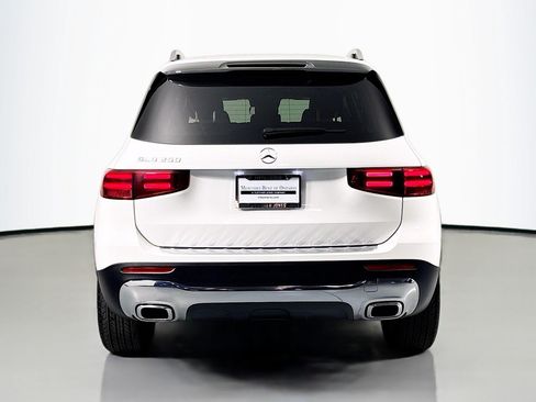 Used 2026 Mercedes-Benz GLB 250 image 3