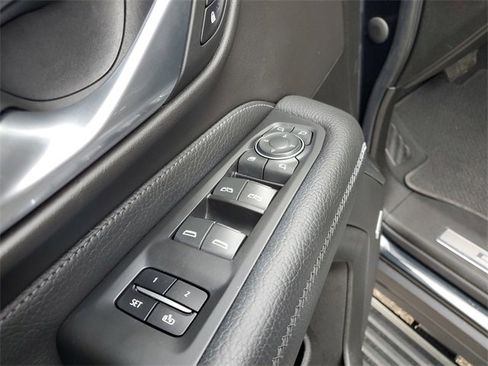 Used 2022 GMC Yukon Denali image 17