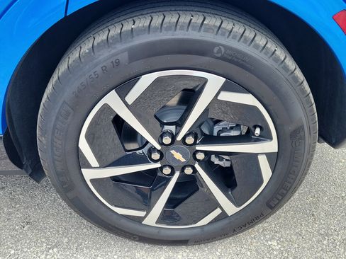 Used 2024 Chevrolet Equinox EV LT FWD image 9