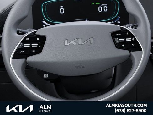 New 2025 Kia Niro LX image 22