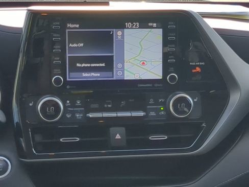 Used 2021 Toyota Highlander XLE image 24