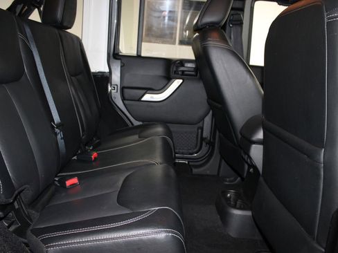 Used 2016 Jeep Wrangler Unlimited Sahara w/ Dual Top Group image 28