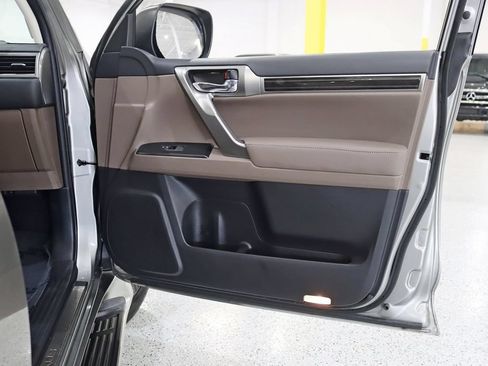 Used 2023 Lexus GX 460 Premium w/ Accessory Package AWD/4WD image 34