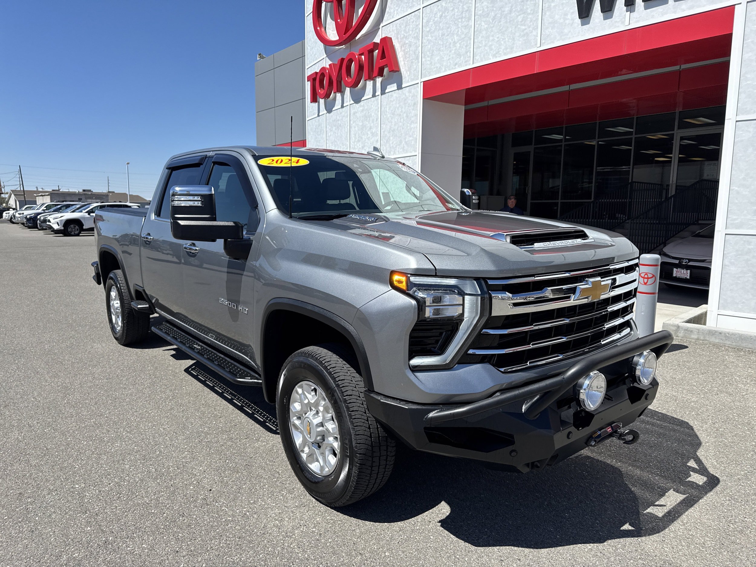 Used 2024 Chevrolet Silverado 2500 LTZ AWD/4WD image 1