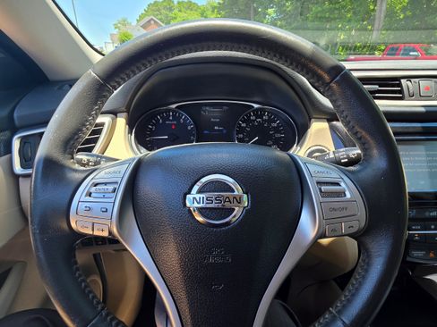 Used 2016 Nissan Rogue SL w/ SL Premium Package FWD image 9