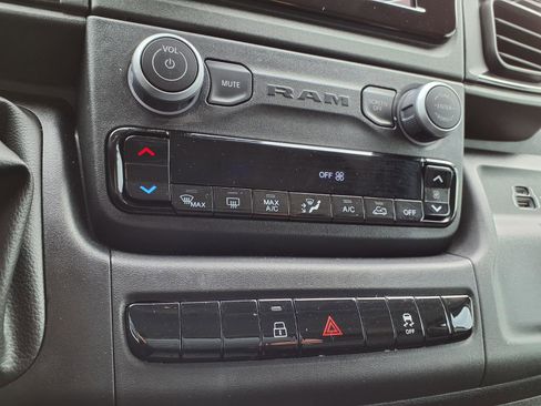 Used 2024 RAM ProMaster 2500 w/ Convenience Group image 5