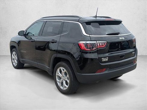 Used 2024 Jeep Compass Latitude AWD/4WD image 7