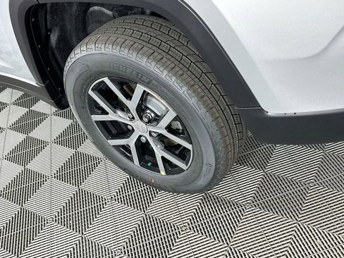 New 2025 Jeep Grand Cherokee Limited image 38