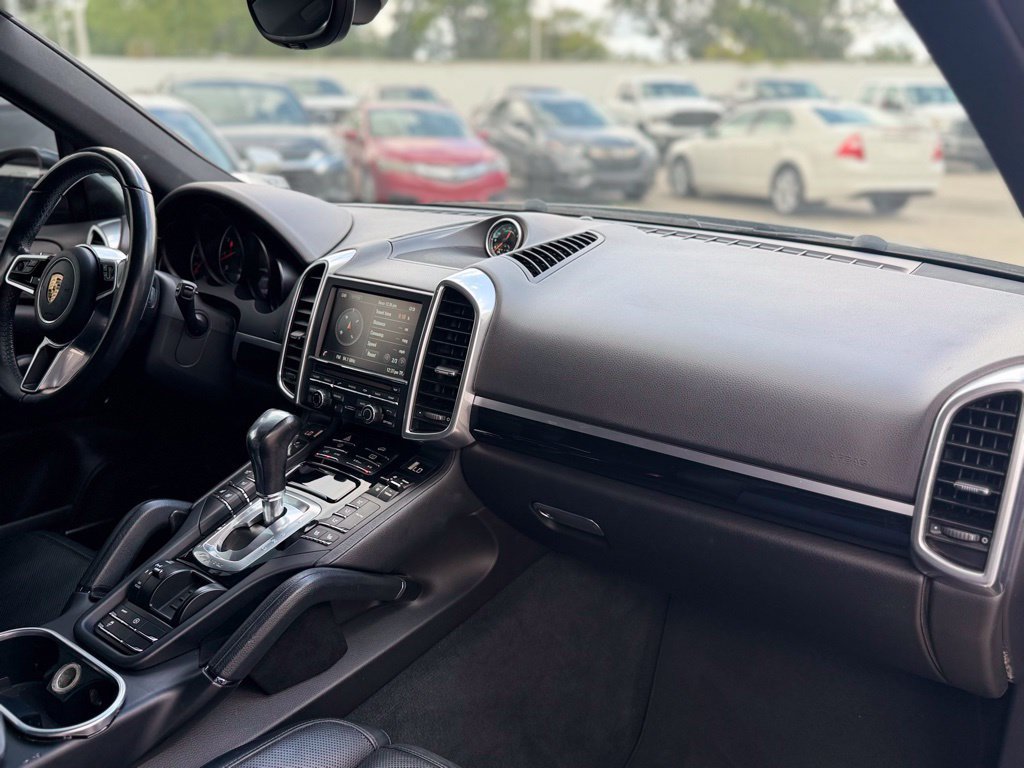 Used 2016 Porsche Cayenne AWD/4WD image 18