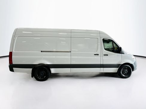 Used 2025 Mercedes-Benz Sprinter 2500 image 9