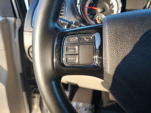 Used 2020 Dodge Grand Caravan SXT image 30