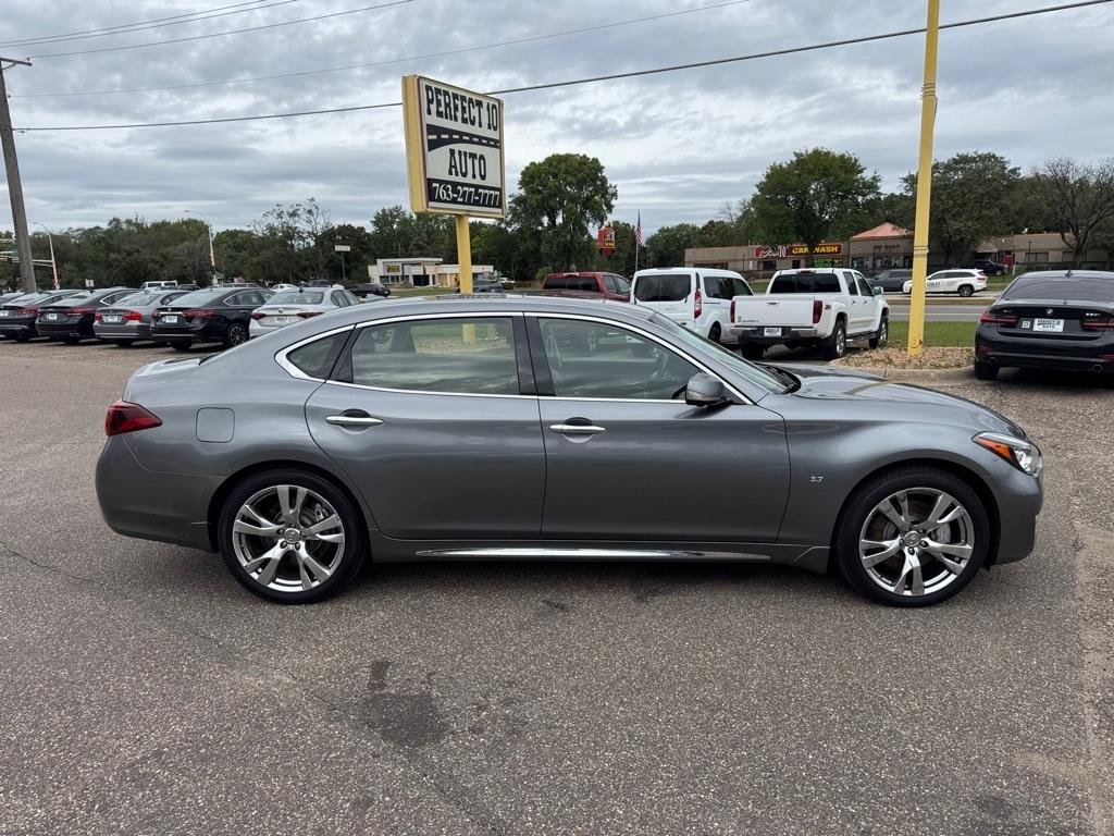 Used 2017 INFINITI Q70 L 3.7 AWD/4WD image 3