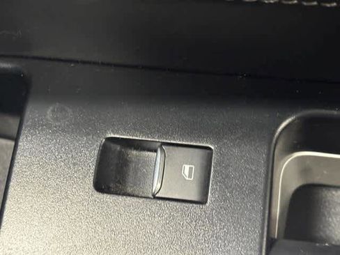 Used 2022 Ford Explorer XLT w/ Equipment Group 202A image 31