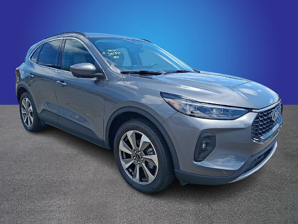 Used 2025 Ford Escape Platinum w/ Premium Technology Package AWD/4WD image 3