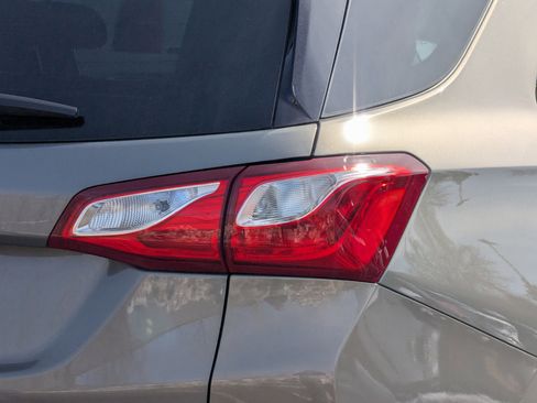 Used 2018 Chevrolet Equinox LT image 17