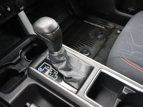 Used 2020 Toyota Tacoma TRD Off-Road AWD/4WD image 10
