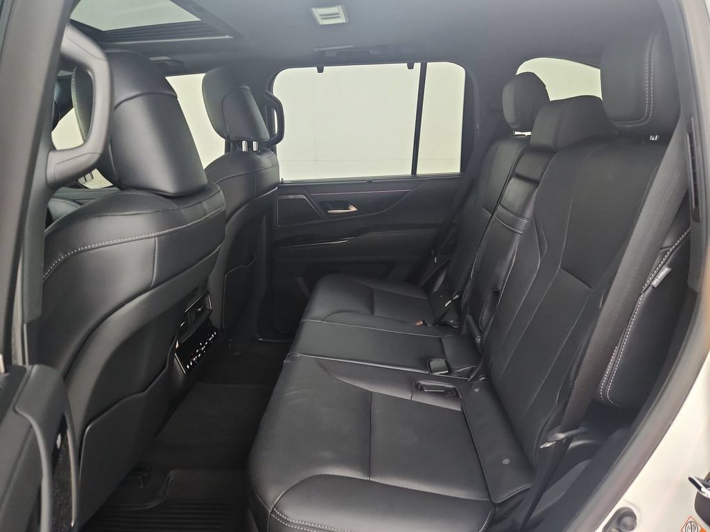 Used 2024 Lexus LX 600 4WD w/ Luxury Package image 34