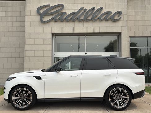 Used 2025 Land Rover Range Rover Sport SE AWD/4WD image 10