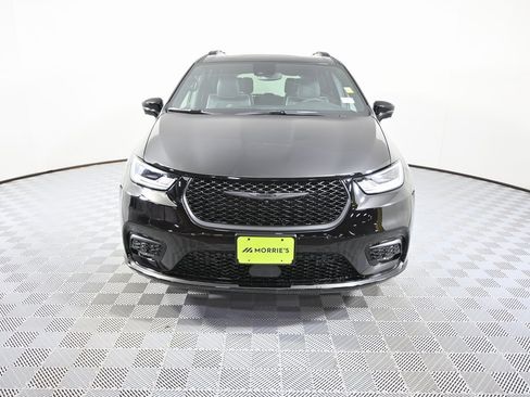 New 2026 Chrysler Pacifica Limited image 10