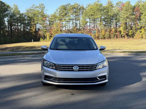 Used 2017 Volkswagen Passat 1.8T S image 2