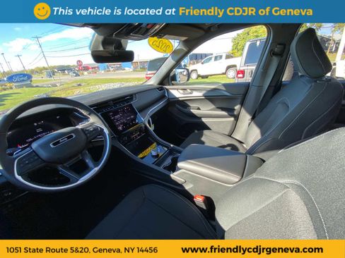 Used 2025 Jeep Grand Cherokee Laredo X w/ Luxury Tech Group I image 14