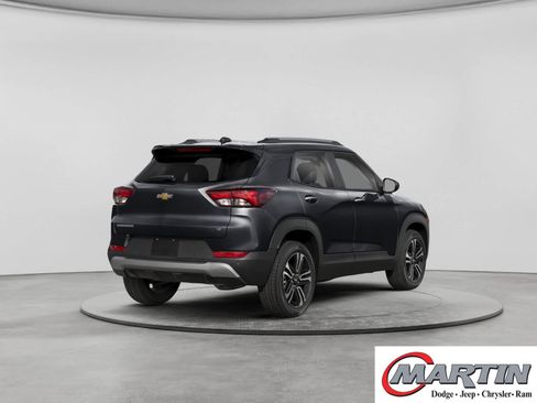 Used 2025 Chevrolet TrailBlazer LT AWD/4WD image 2