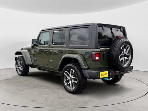 Used 2024 Jeep Wrangler Unlimited w/ Convenience Group AWD/4WD image 3