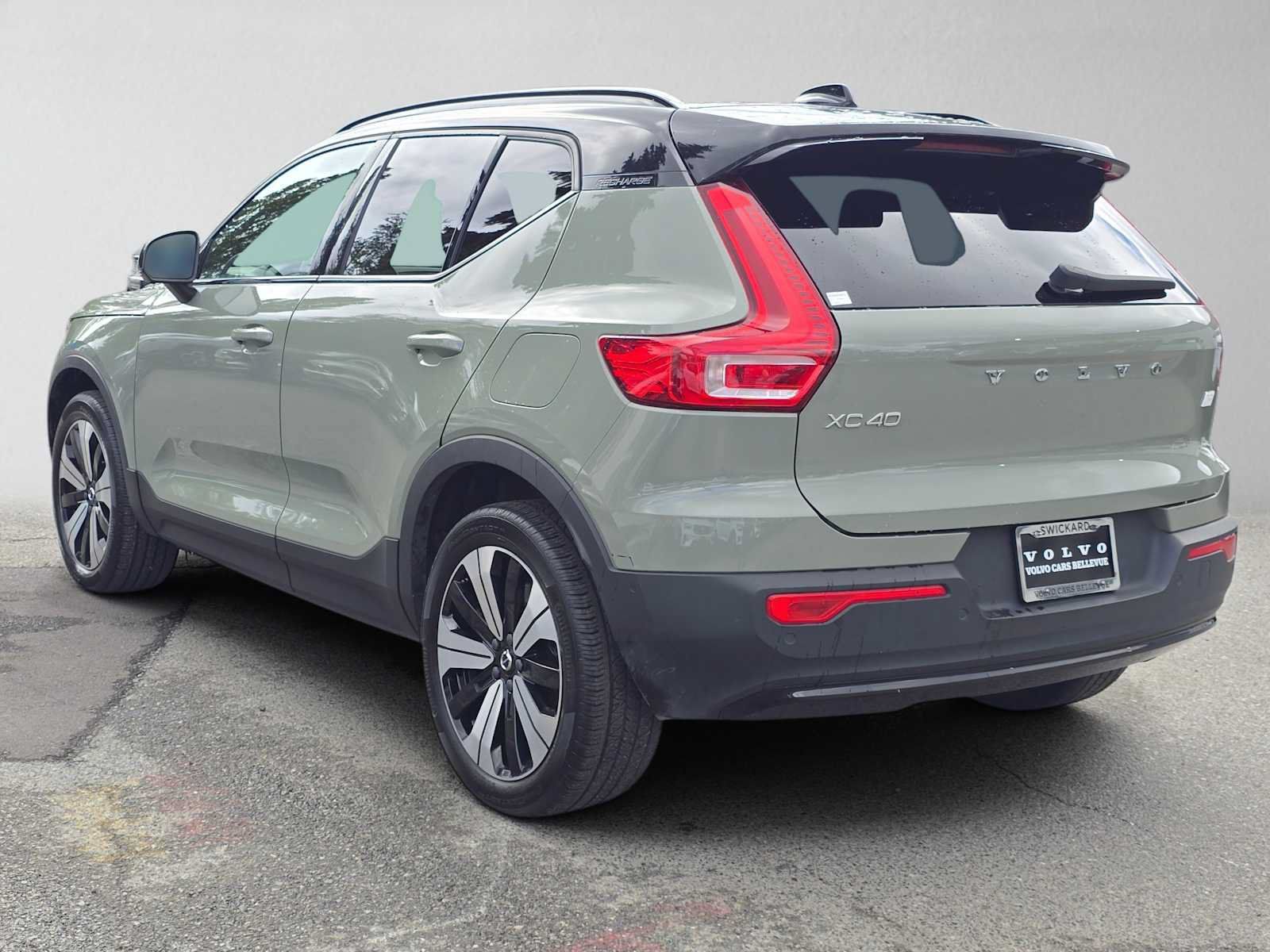 Used 2023 Volvo XC40 Recharge Plus w/ Protection Package Premier AWD/4WD image 6