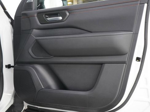 Used 2025 Nissan Armada PRO-4X w/ Pro-4X Premium Package image 9