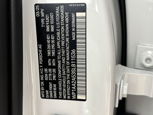 Certified 2025 Porsche Macan image 31