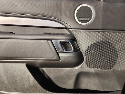 Used 2024 Land Rover Discovery Dynamic SE image 22