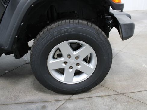 Used 2023 Jeep Gladiator Sport image 36