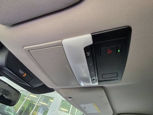 Used 2024 Nissan Pathfinder SV FWD image 30