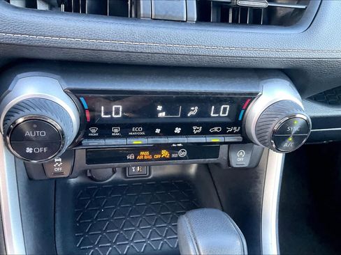Used 2025 Toyota RAV4 XLE FWD image 32