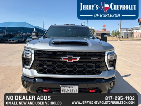 Used 2025 Chevrolet Silverado 2500 ZR2 w/ Technology Package AWD/4WD image 2
