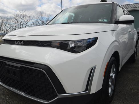 Used 2025 Kia Soul LX image 16