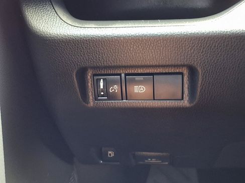 Used 2022 Toyota RAV4 LE AWD/4WD image 9