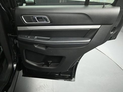 Used 2017 Ford Explorer XLT image 27