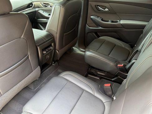 Used 2023 Chevrolet Traverse LT w/ Rear Camera Mirror Package AWD/4WD image 11