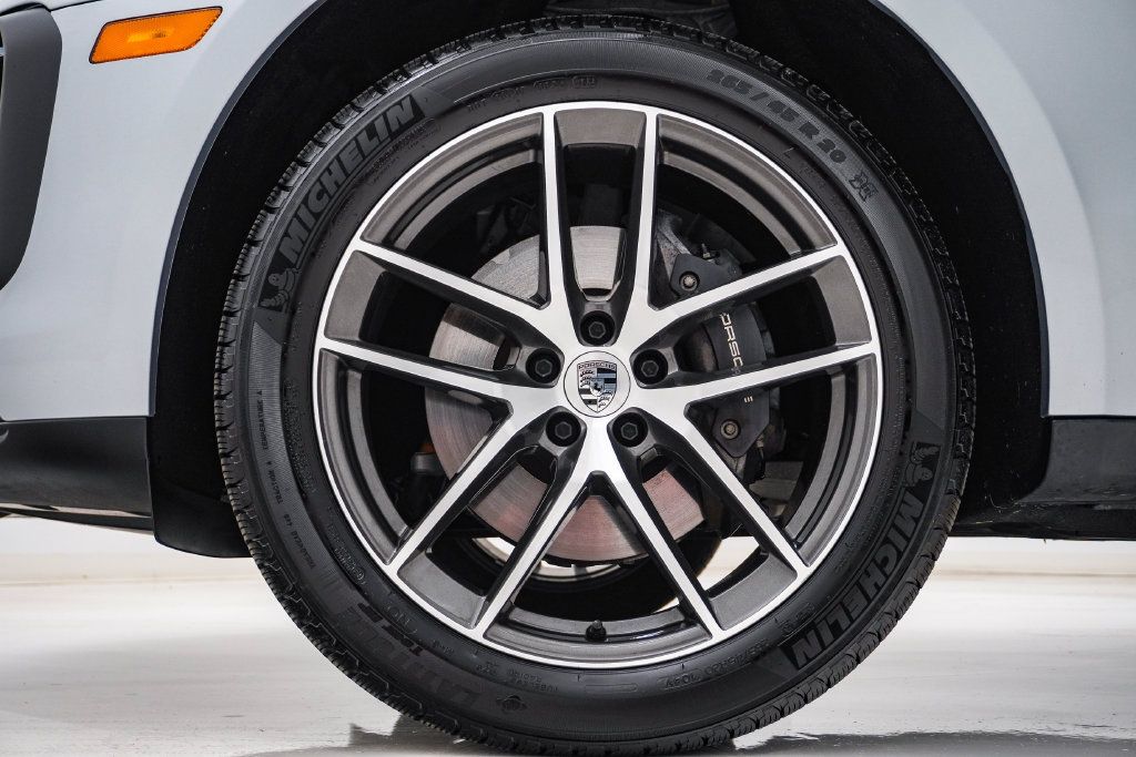 Certified 2026 Porsche Macan AWD/4WD image 13