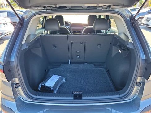 Certified 2025 Volkswagen Taos SE FWD image 7
