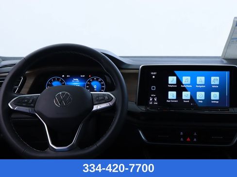 Certified 2025 Volkswagen Atlas SE w/ Black Wheel Package image 16